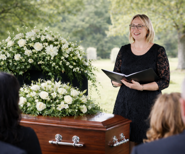 Compassionate funeral celebrant Annie Birch providing a soulful memorial service in Melbourne Compassionate funeral celebrant Annie Birch providing a soulful memorial service in Melbourne